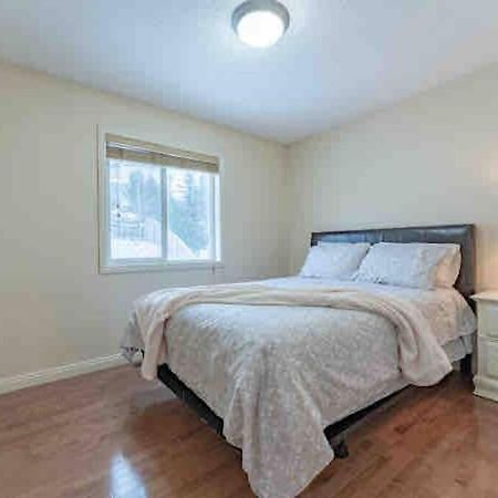 2500 Sq House In Springbank Hill Bl 261818 Vila YYC Exterior foto