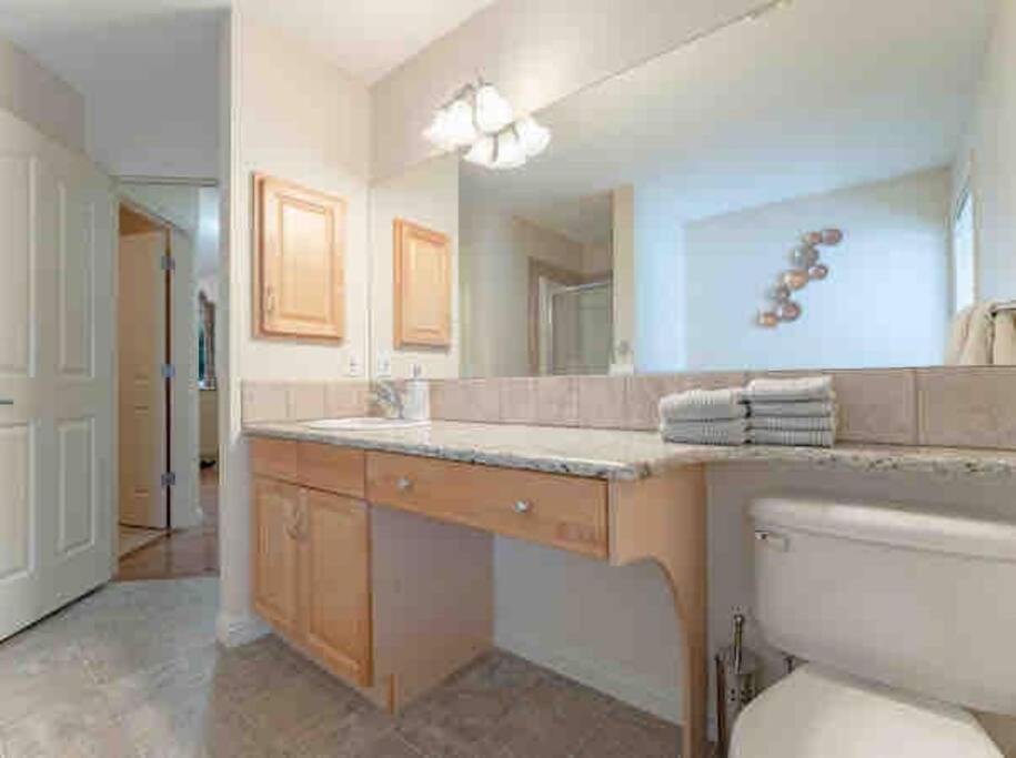 2500 Sq House In Springbank Hill Bl 261818 Vila YYC Exterior foto