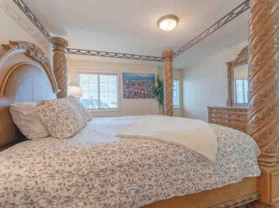 2500 Sq House In Springbank Hill Bl 261818 Vila YYC Exterior foto