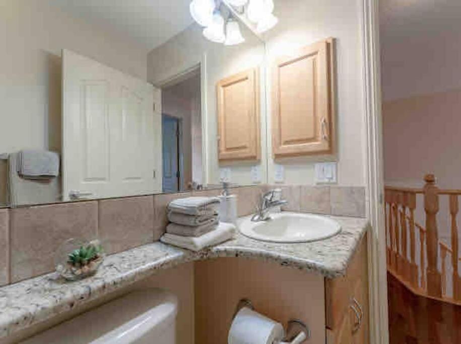 2500 Sq House In Springbank Hill Bl 261818 Vila YYC Exterior foto