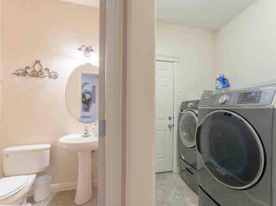 2500 Sq House In Springbank Hill Bl 261818 Vila YYC Exterior foto