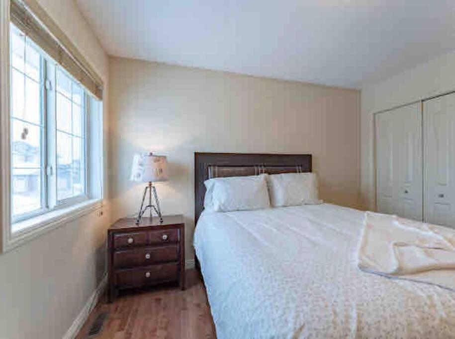 2500 Sq House In Springbank Hill Bl 261818 Vila YYC Exterior foto