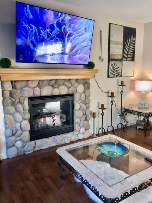 2500 Sq House In Springbank Hill Bl 261818 Vila YYC Exterior foto