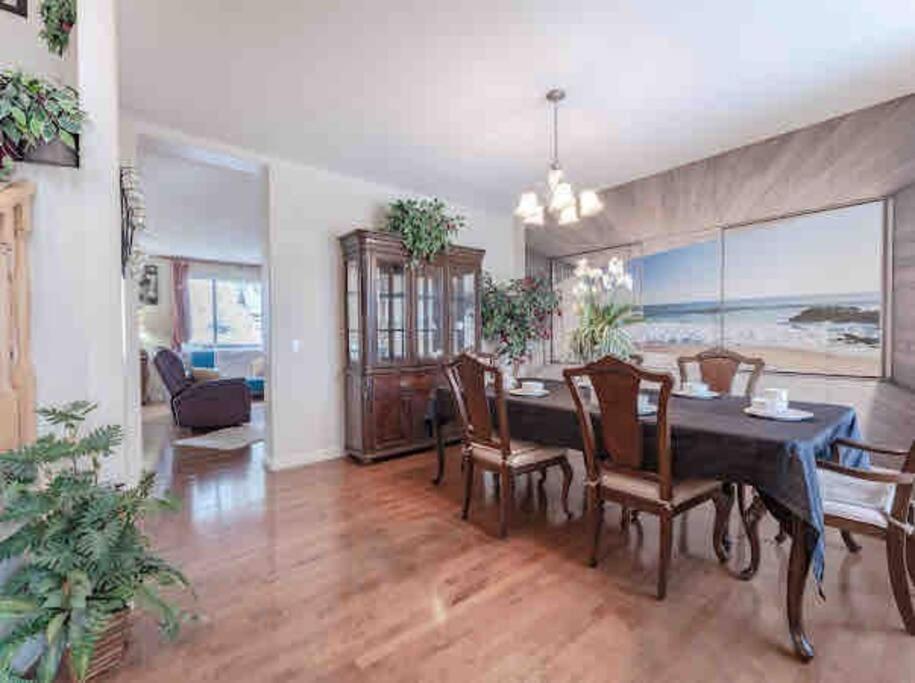 2500 Sq House In Springbank Hill Bl 261818 Vila YYC Exterior foto