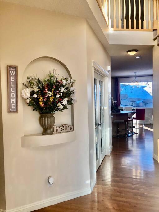 2500 Sq House In Springbank Hill Bl 261818 Vila YYC Exterior foto