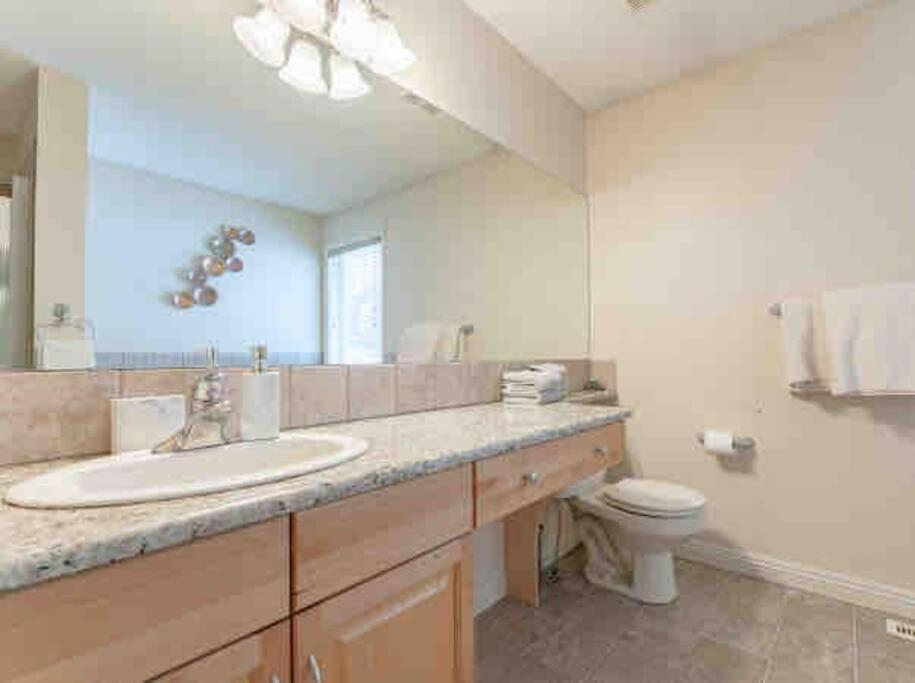 2500 Sq House In Springbank Hill Bl 261818 Vila YYC Exterior foto
